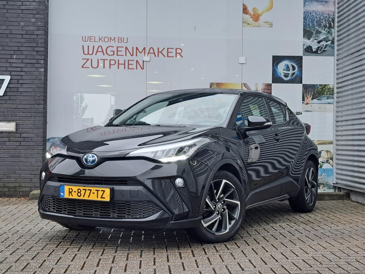 Toyota C-HR - 2.0 Hybrid Dynamic Automaat | EFFICIËNTERE MOTOR | 4-SEIZOENSBANDEN | PARKEERCAMERA | - AutoWereld.nl