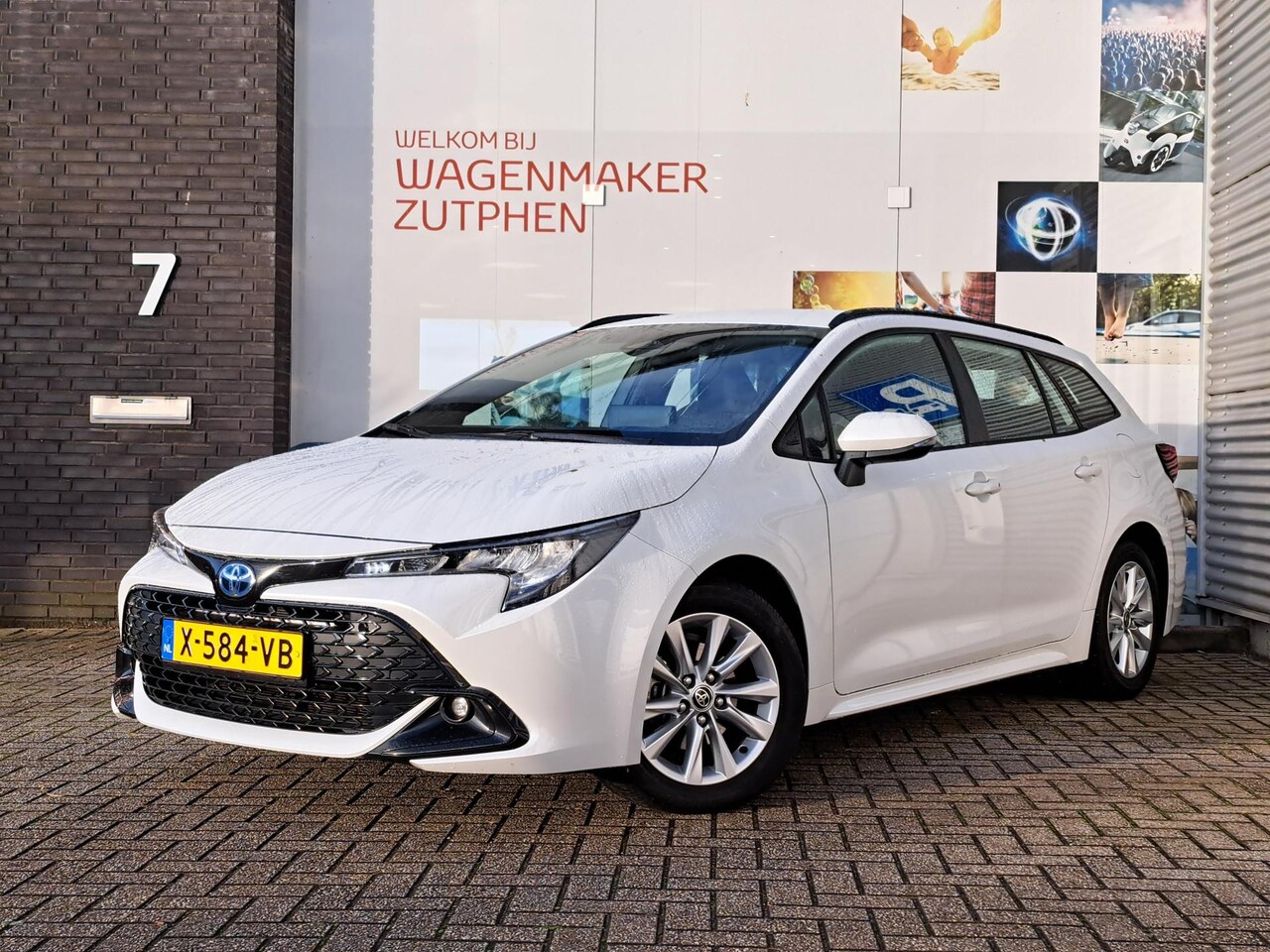 Toyota Corolla Touring Sports - Hybrid 140 Active Automaat | NAVIGATIE | ACHTERUITRIJCAMERA | CRUISE CONTROL | - AutoWereld.nl