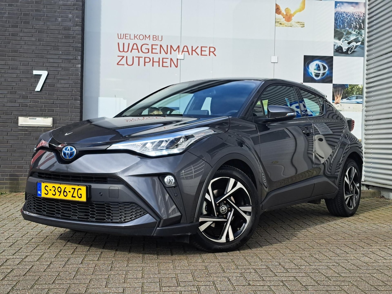 Toyota C-HR - 1.8 Hybrid Dynamic Automaat I LUXE BEKLEDING I APPLE CAR PLAY & ANDROID AUTO I - AutoWereld.nl