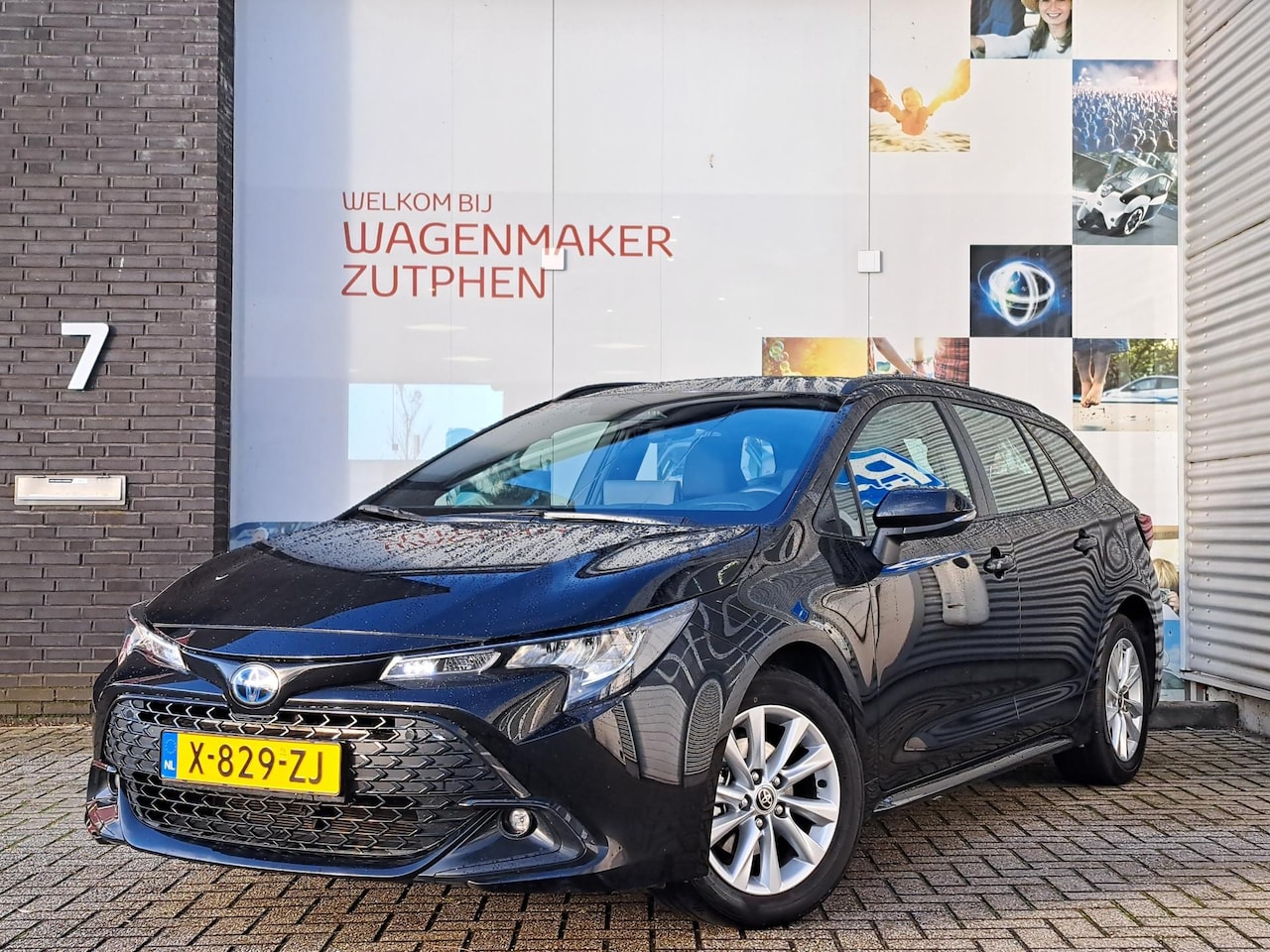 Toyota Corolla Touring Sports - Hybrid 140 Active Automaat | NAVIGATIE | PARKEERCAMERA | - AutoWereld.nl