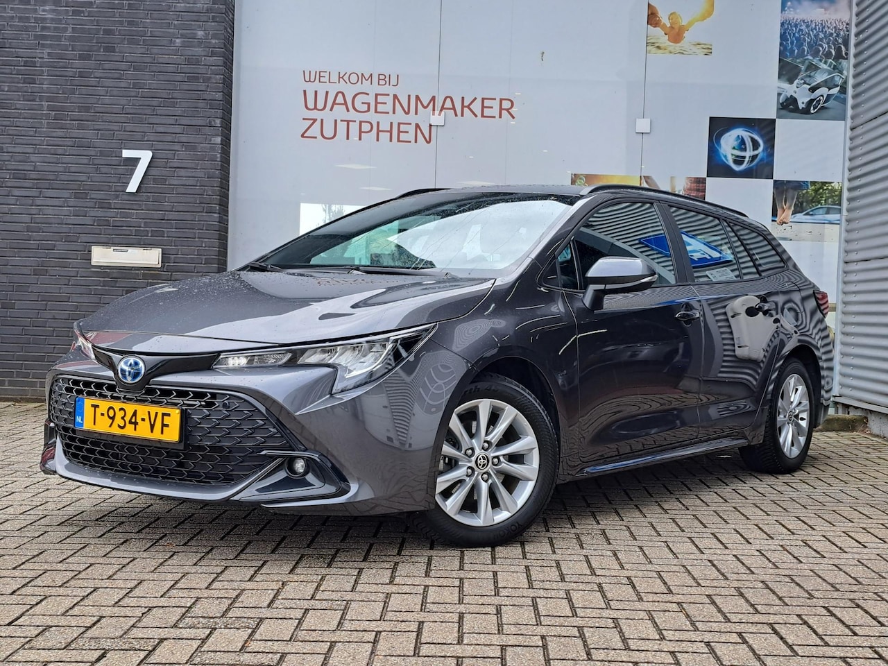 Toyota Corolla Touring Sports - Hybrid 140 Active Automaat | NAVIGATIE | GESCH. KLIMAATREGELING | PARKEERCAMERA | - AutoWereld.nl