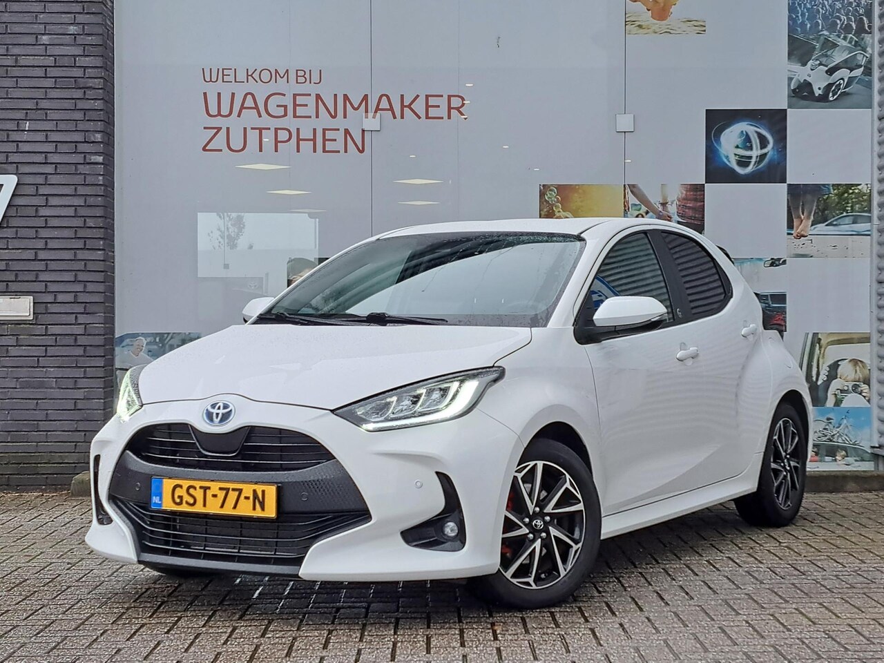 Toyota Yaris - 1.5 Hybrid Dynamic Plus Automaat | STOELVERWARMING | APPLE CARPLAY & ANDROID AUTO | - AutoWereld.nl