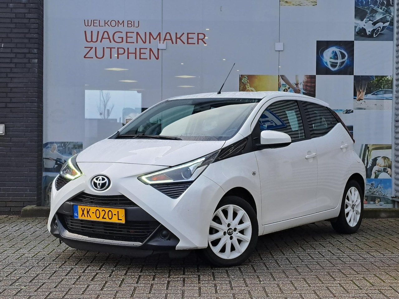 Toyota Aygo - 1.0 VVT-i X-Play | PARKEERCAMERA | LICHTMETALEN WIELEN | SNELHEIDSBEGRENZER | - AutoWereld.nl