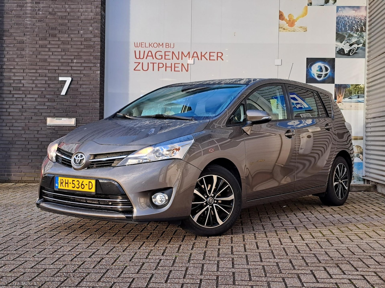 Toyota Verso - 1.8 VVT-i SkyView Edition Automaat | NAVIGATIE | PANORAMADAK | TREKHAAK | - AutoWereld.nl