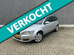 Volvo V50 - 2.0D Momentum | TREKHAAK | LEDER | STOELVERWARMING | CC | APK T/M 5-11-2025 | COMPLETE OND