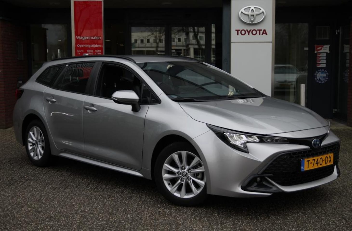 Toyota Corolla Touring Sports - 1.8 Hybrid Active NL Auto - AutoWereld.nl