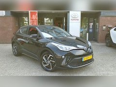 Toyota C-HR - 2.0 HYBRID DYNAMIC APPLE/ANDROID NAVI CAMERA AD-CRUISE PARK-SENSOREN NL-AUTO