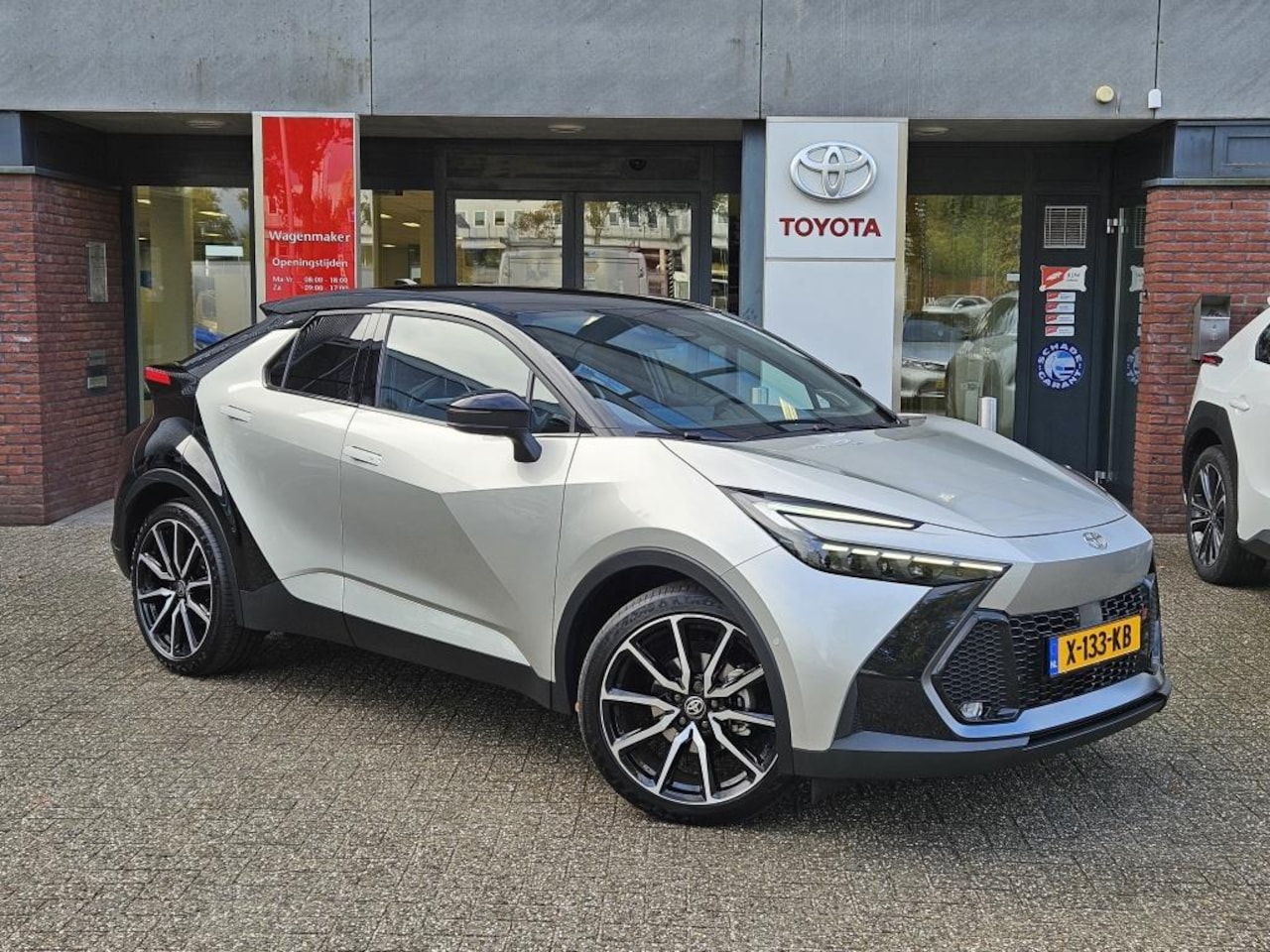 Toyota C-HR - 2.0 Hybride GR-Sport Premiere Edition Panodak - AutoWereld.nl