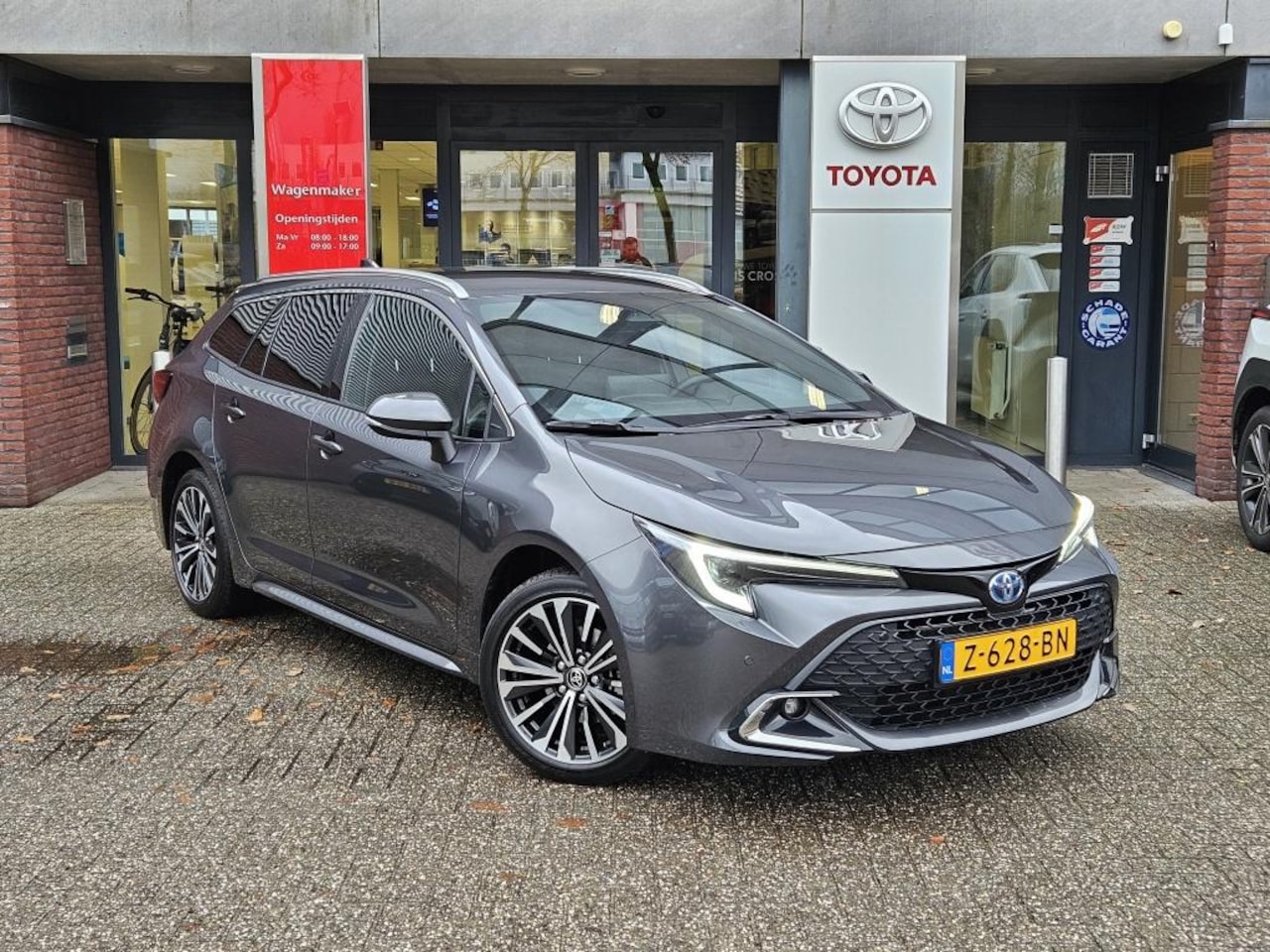 Toyota Corolla Touring Sports - Hybrid 140 Dynamic - AutoWereld.nl