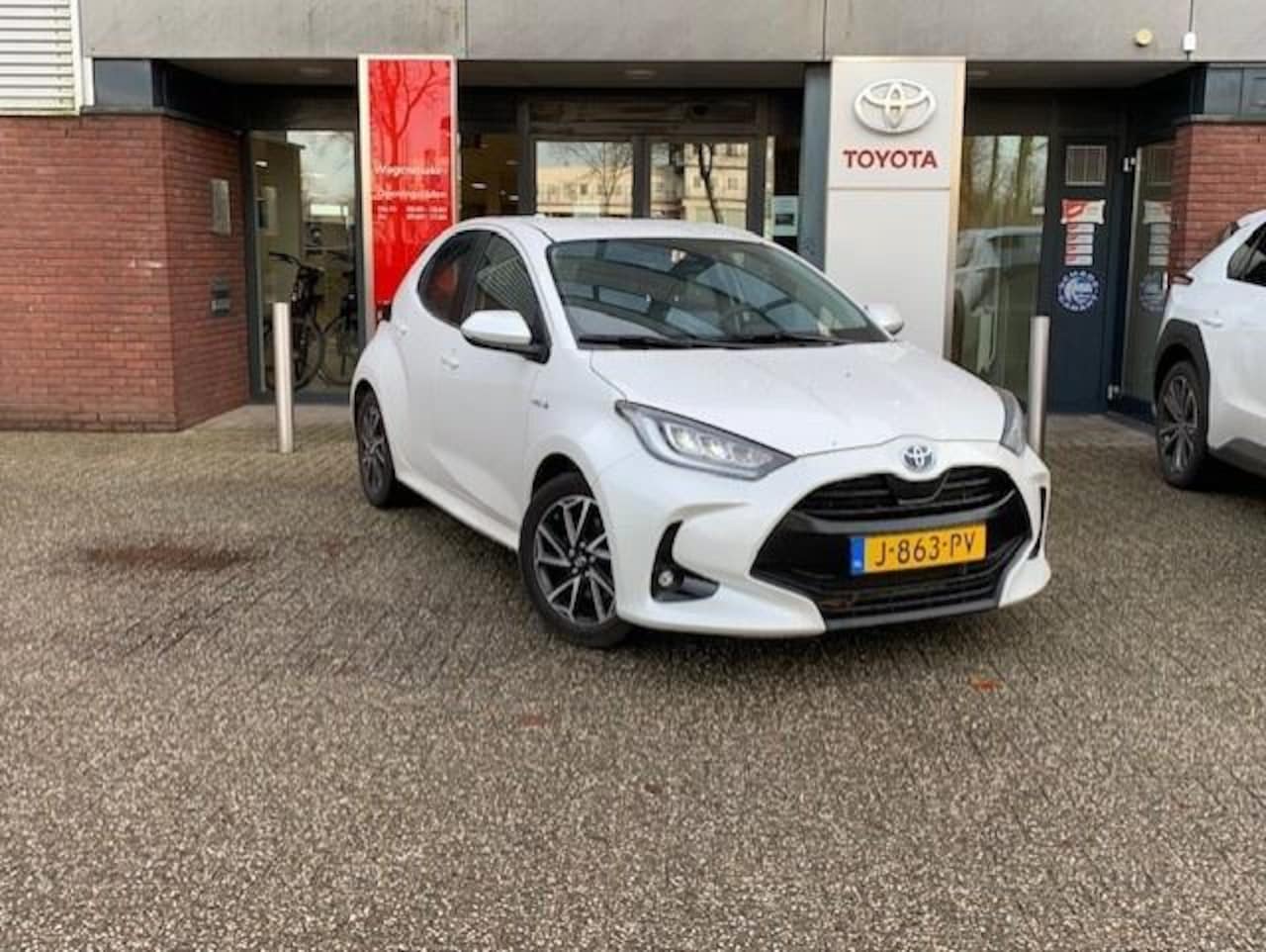 Toyota Yaris - 1.5 Hyb. First EdItion NLauto Nav LM16 Carplay/ android auto - AutoWereld.nl