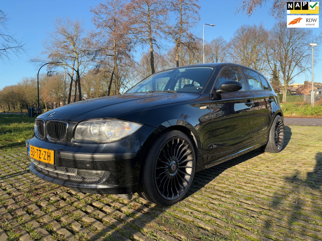 BMW 1-serie - 116i Business Line / nap / airco - AutoWereld.nl