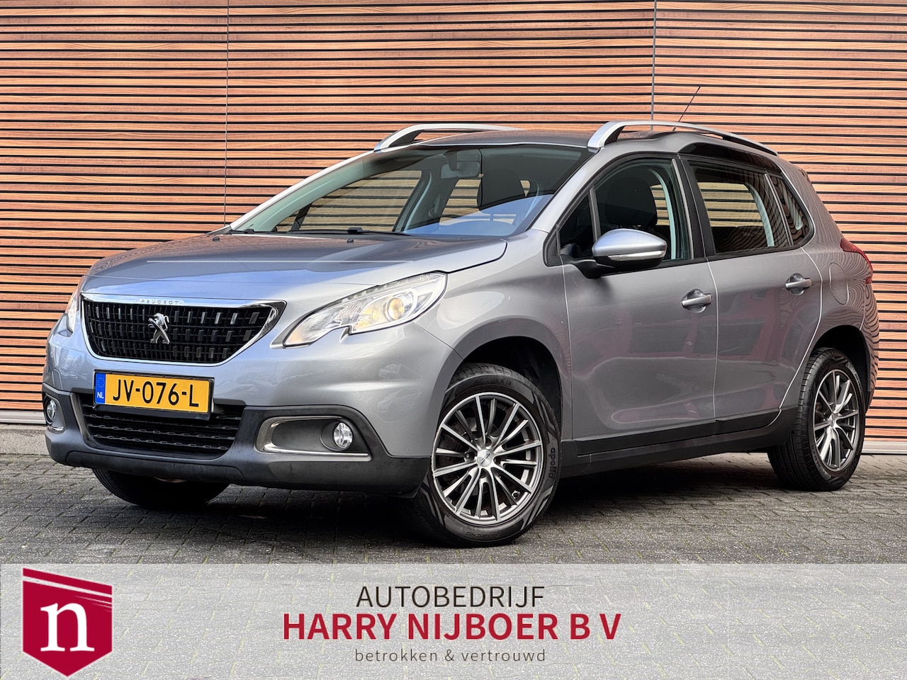 Peugeot 2008 - 1.2 PureTech Active Navigatie / Lm-velgen / Trekhaak - AutoWereld.nl