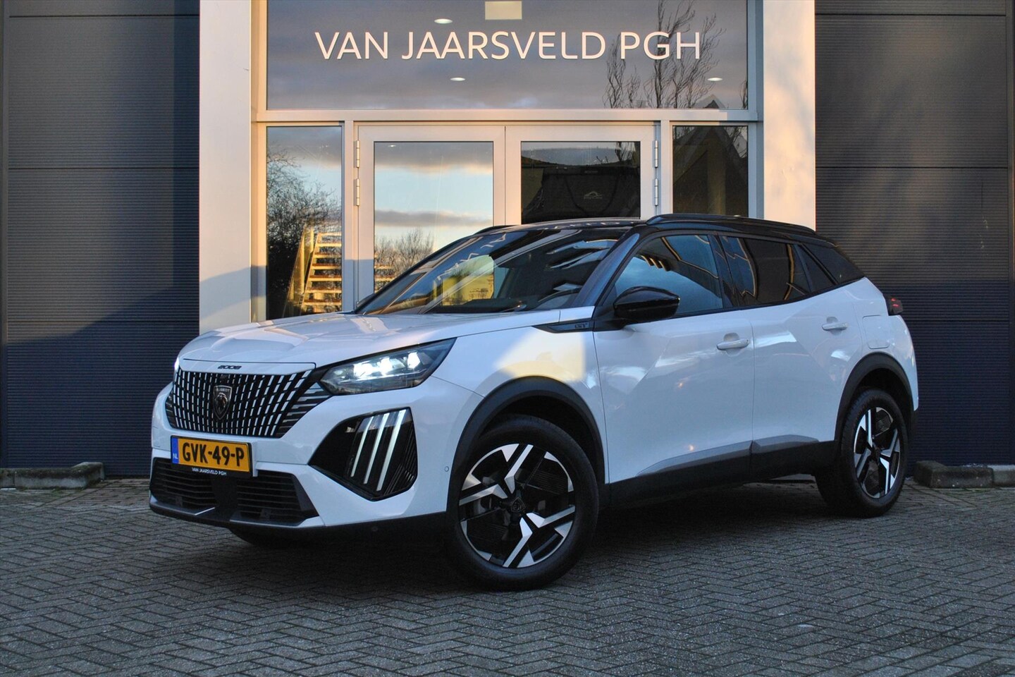 Peugeot 2008 - 1.2 Puretech 130pk EAT8 GT / Alcantare - AutoWereld.nl