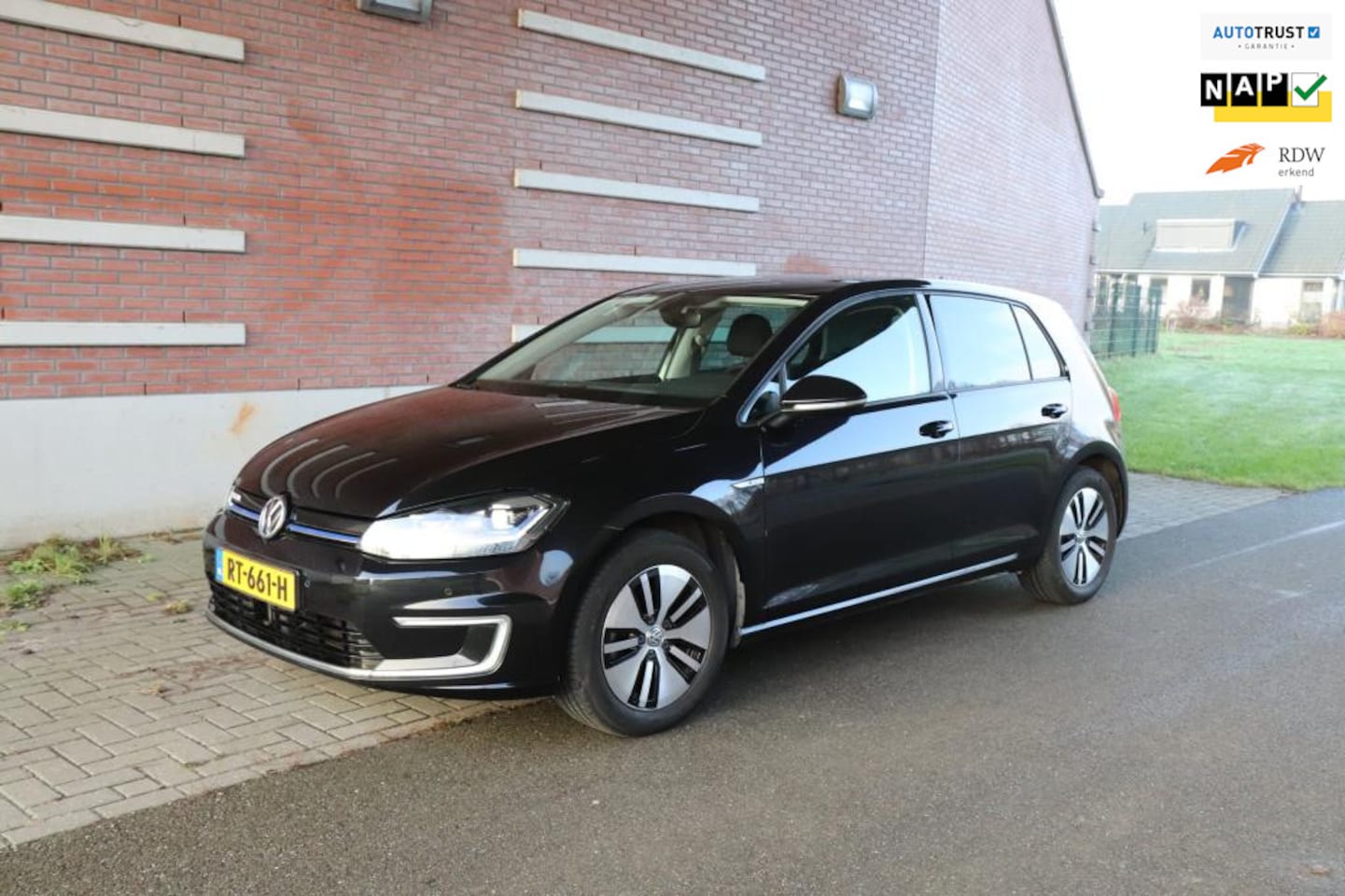 Volkswagen e-Golf - Navigatie, Cruise Control INCL. B.T.W. - AutoWereld.nl