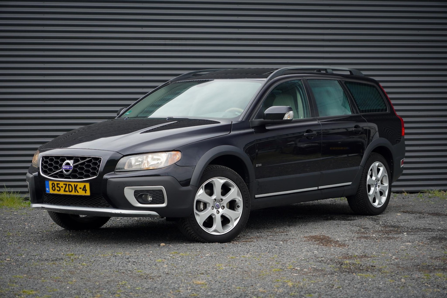 Volvo XC70 - 2.4 D5 Summum / Aut / Leder / Dealeronderhoud / Meeneemprijs - AutoWereld.nl