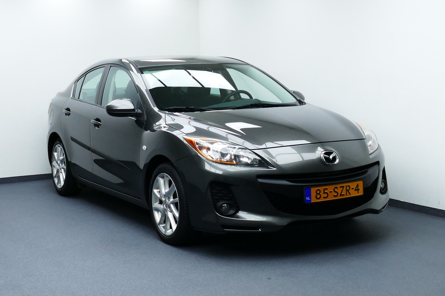 Mazda 3 - 1.6 Navigator. Stoelverw, Clima, Cruise, 17"LMV, Haak Afneembaar - AutoWereld.nl