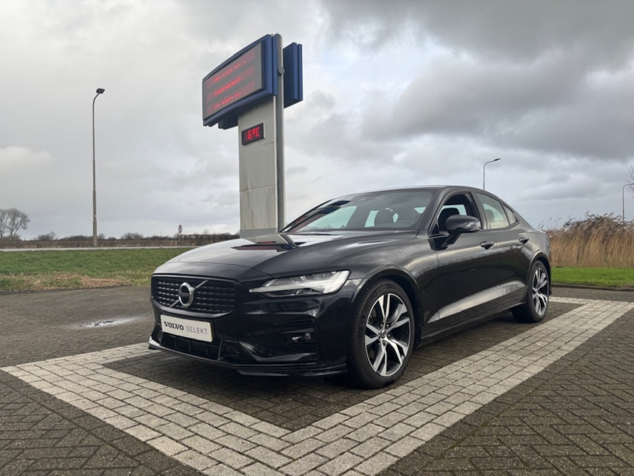 Volvo S60 - B4 R-Design ACC Sportstoelen H/K Audio RTI Automaat - AutoWereld.nl