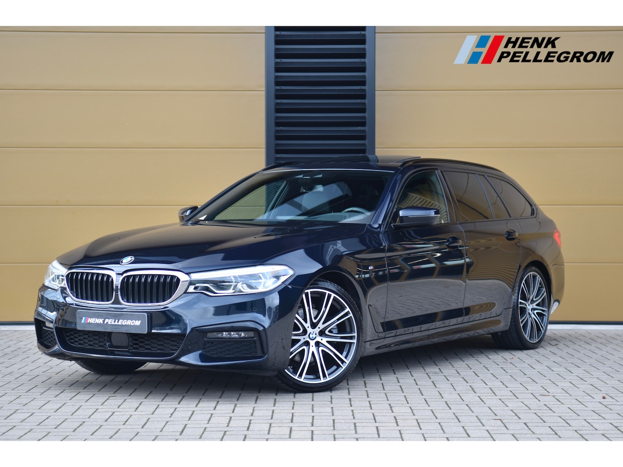 BMW 5-serie Touring - 520i High Executive * M Sportpakket * Harman Kardon * Comfort stoelen * Stoelventilatie * - AutoWereld.nl