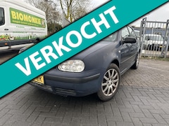 Volkswagen Golf - 1.6-16V Trendline