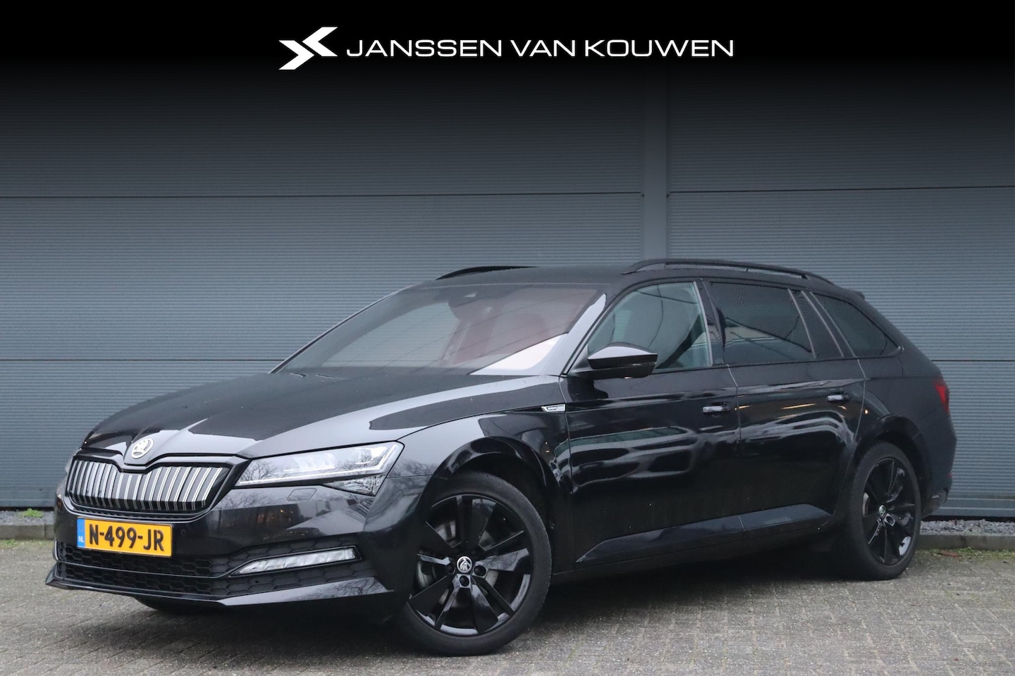 Skoda Superb Combi - 1.4 TSI iV Sportline Business DSG / Virtual Cockpit / Camera / Trekhaak - AutoWereld.nl