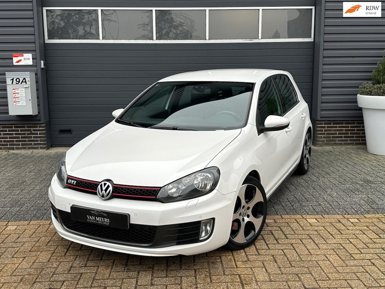 Volkswagen Golf - 2.0 GTI 2.0 GTI, automaat, 5 deurs, airco, navigatie, apk 06-2025 - AutoWereld.nl