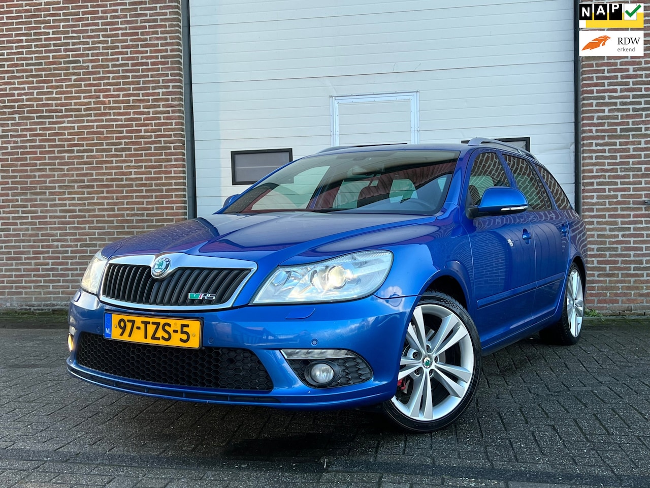 Skoda Octavia Combi - 2.0 TFSI RS | Cruise + Clima + Navi - AutoWereld.nl