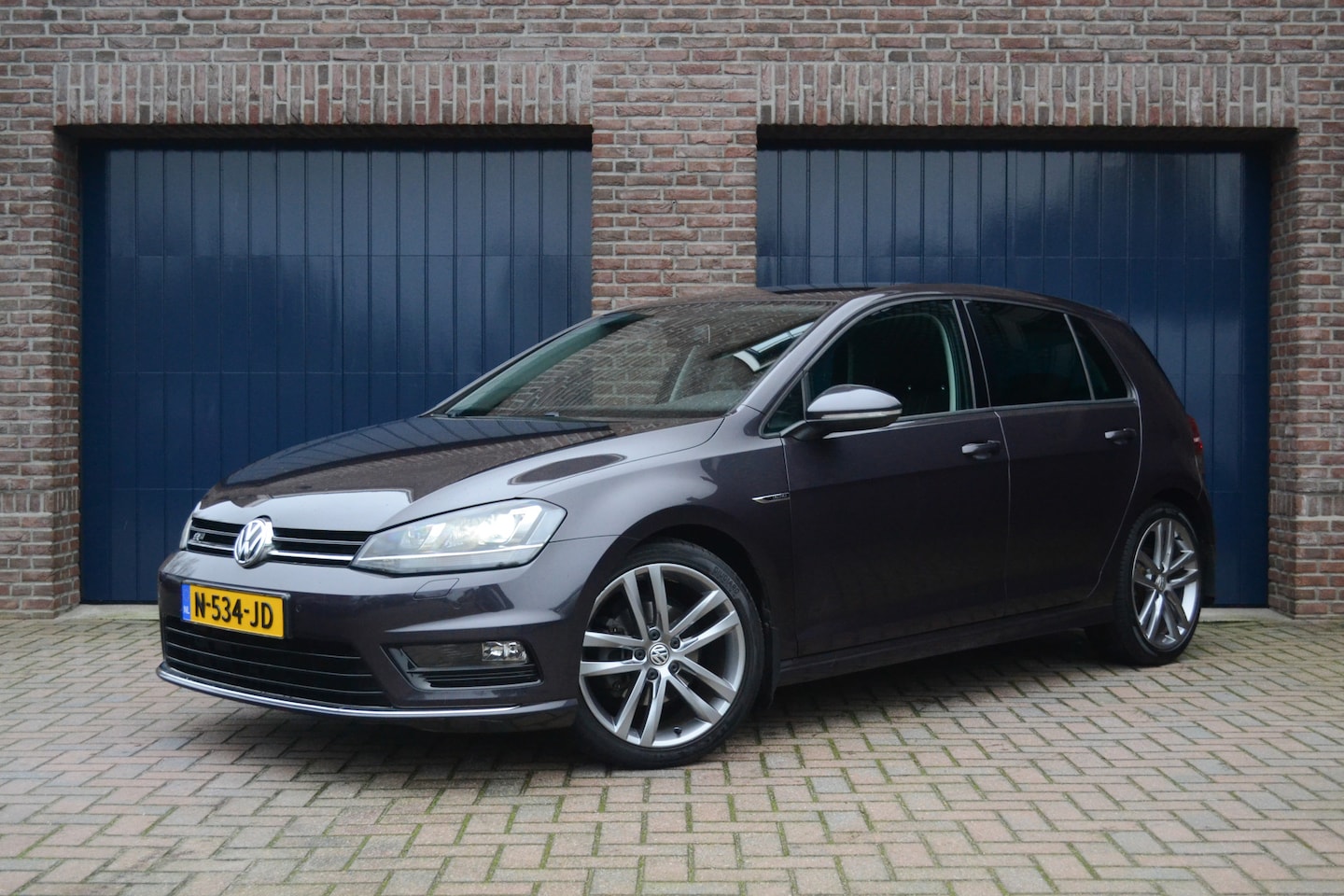 Volkswagen Golf - 1.4 TSI R-Line | Carplay | Xenon/Led | Cruise | Stoelverwarming | Parkeersensoren - AutoWereld.nl