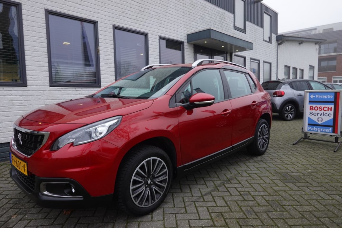 Peugeot 2008 - 1.2 Puretech 110 PK Trekhaak + NW distributie !! - AutoWereld.nl