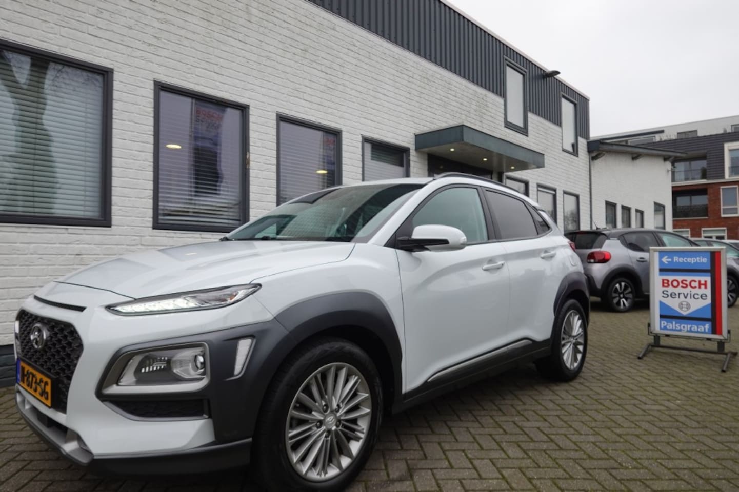 Hyundai Kona - 1.6 T-GDI PREMIUM automaat trekhaak 176 pk ! - AutoWereld.nl