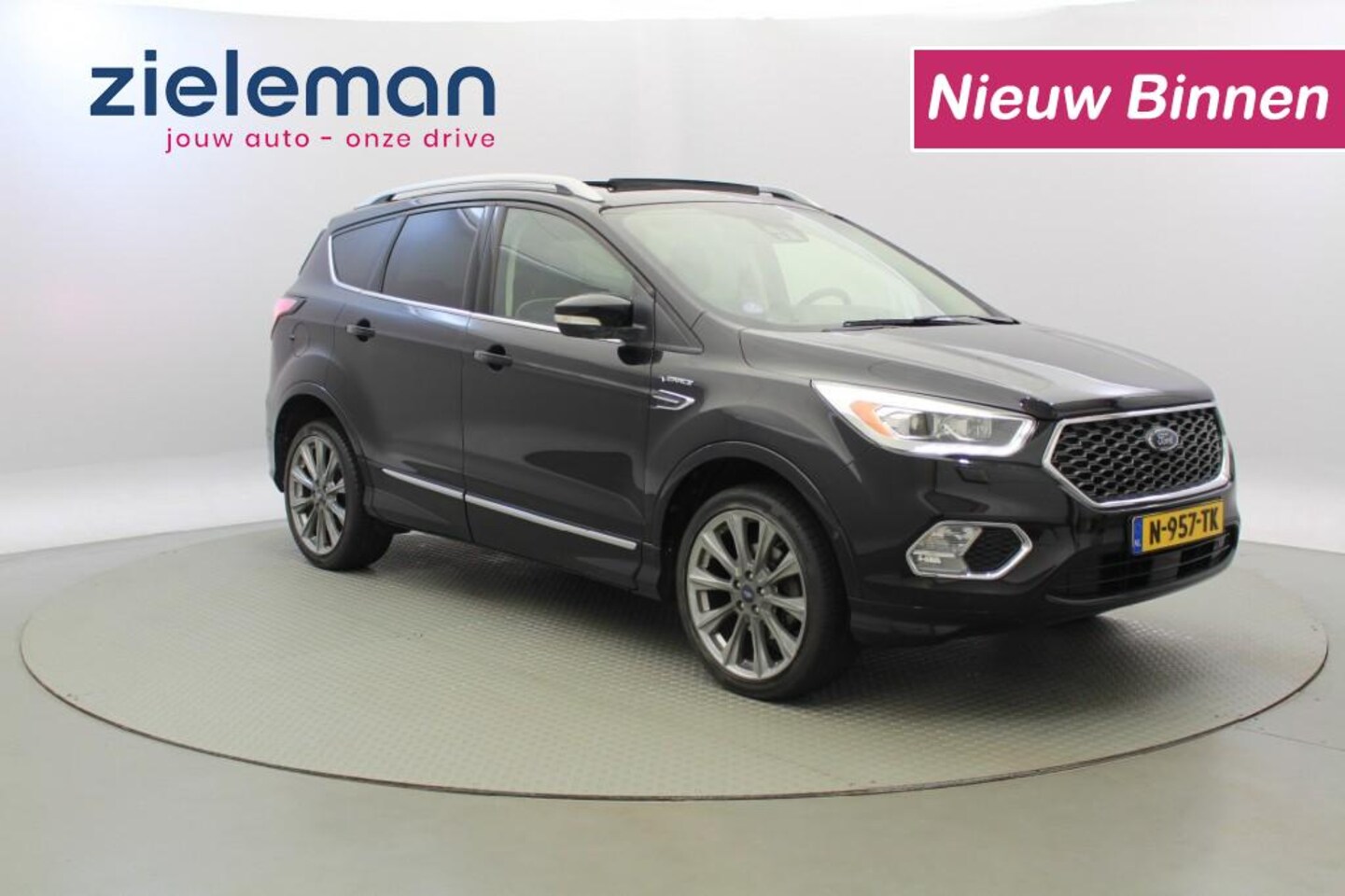 Ford Kuga - 1.5 ECOBoost Vignale - Panorama, Trekhaak - AutoWereld.nl