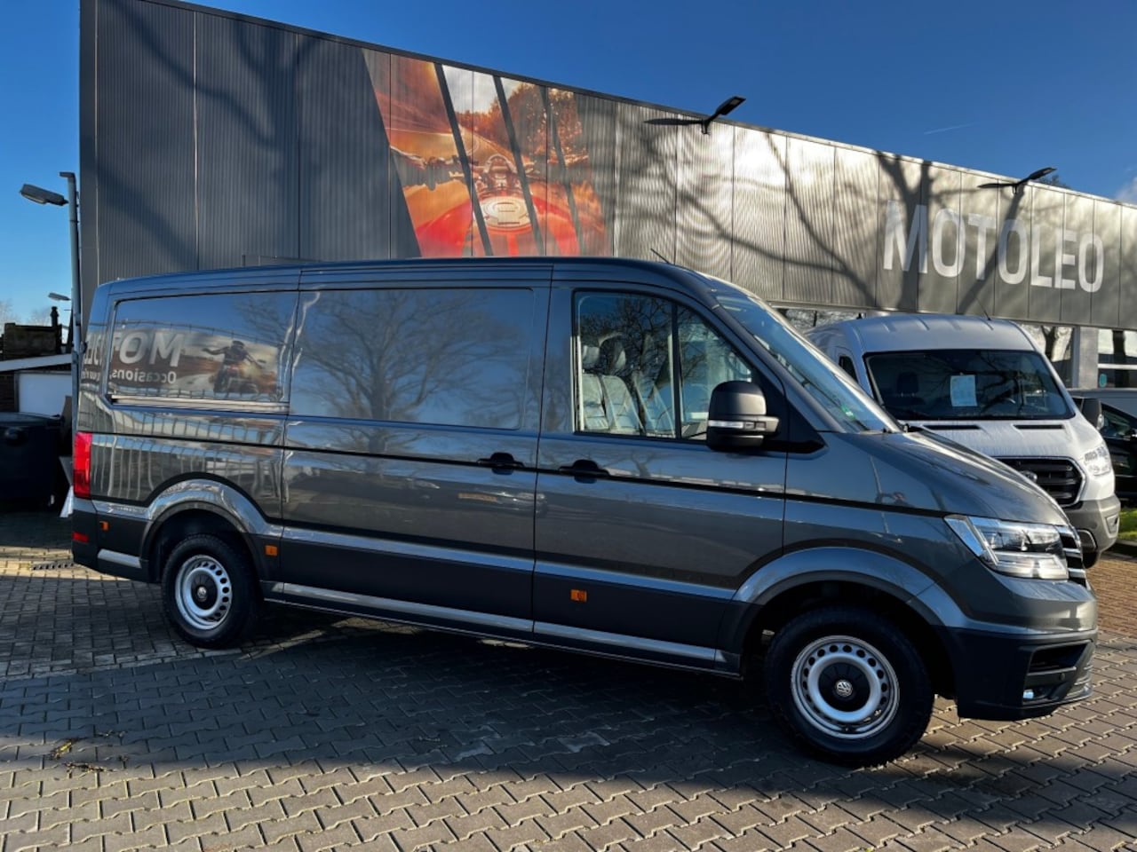 Volkswagen Crafter - 35 2.0 TDI AUTOMAAT L3H2 HIGHLINE *LEDER - NAVI - CAMERA - LED* - AutoWereld.nl