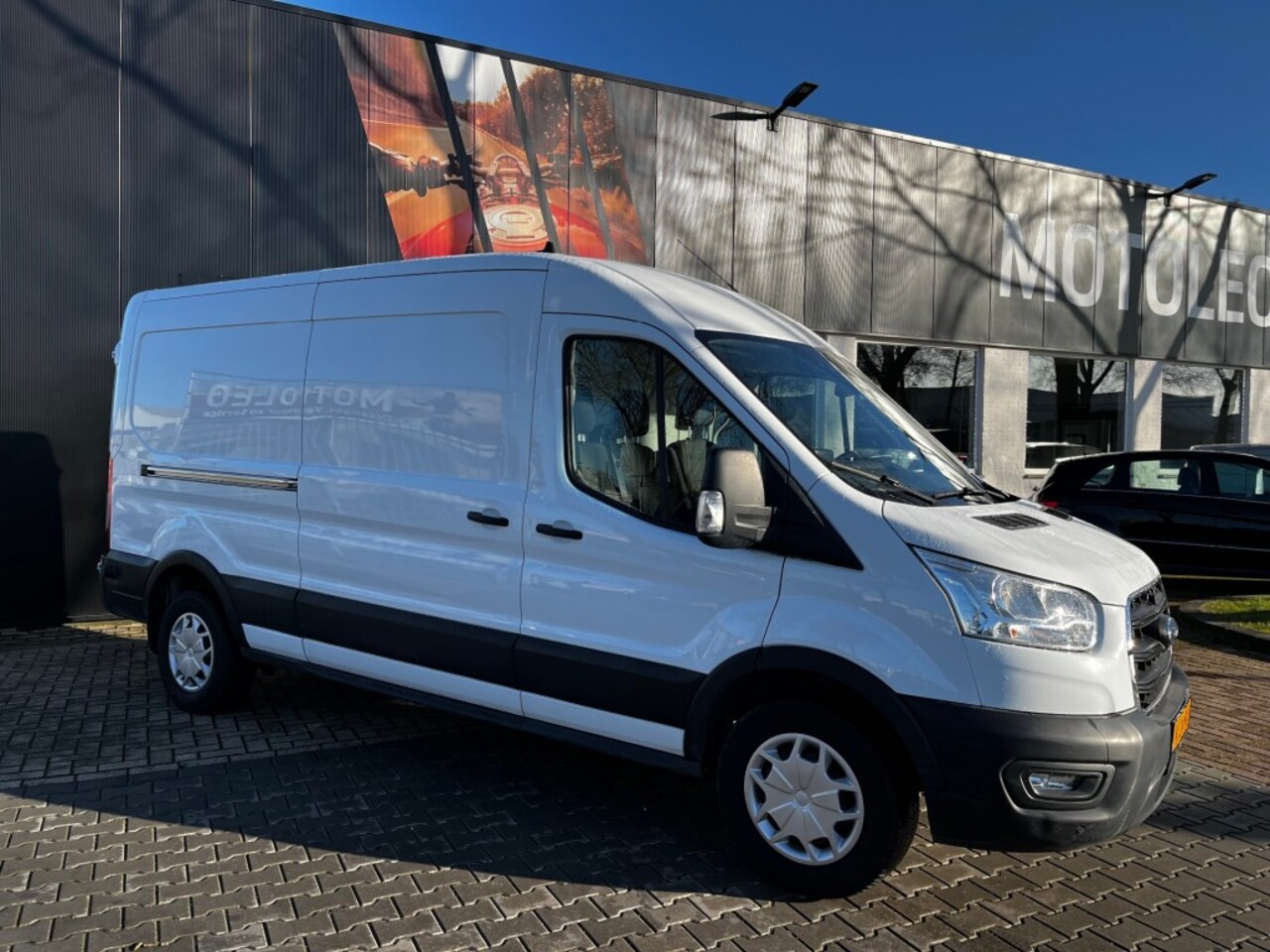 Ford Transit - 350 2.0 TDCI L2H2 *CAMERA - NAVI* - AutoWereld.nl