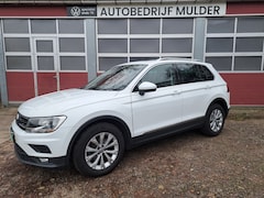 Volkswagen Tiguan - 1.5 TSI 130 Pk Highline Bs Pano Ecc Nav. Apple Carplay 6 Bak