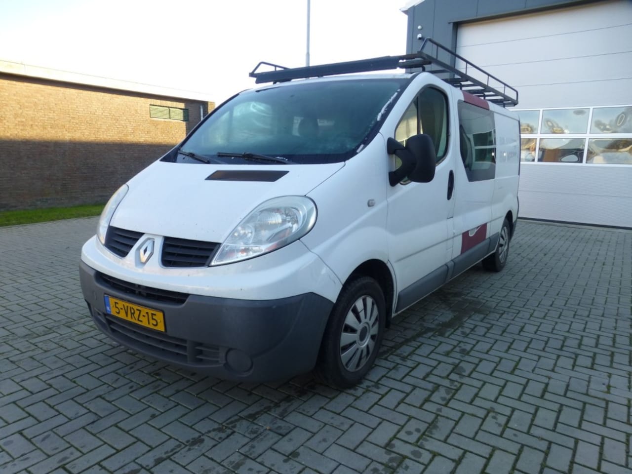 Renault Trafic - 2.0 DCI DC - AutoWereld.nl