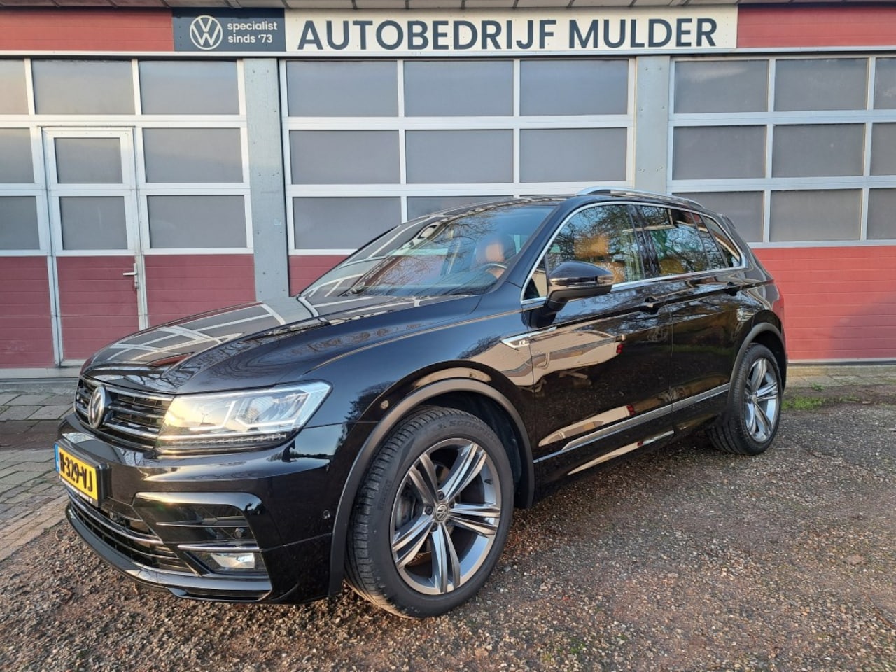 Volkswagen Tiguan - 1.5 TSI 150 Pk ACT R-Line Highline Bs DSG-7, Leder, Digital cock - AutoWereld.nl