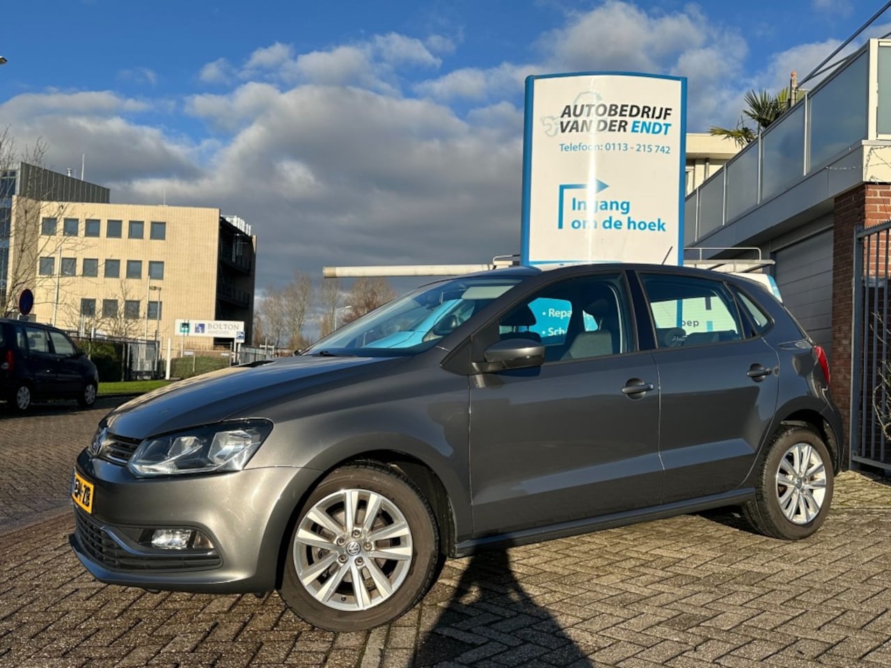 Volkswagen Polo - 1.2 TSI Comfortline  Airco  Bluetooth  LM velgen  4-cill motor - AutoWereld.nl