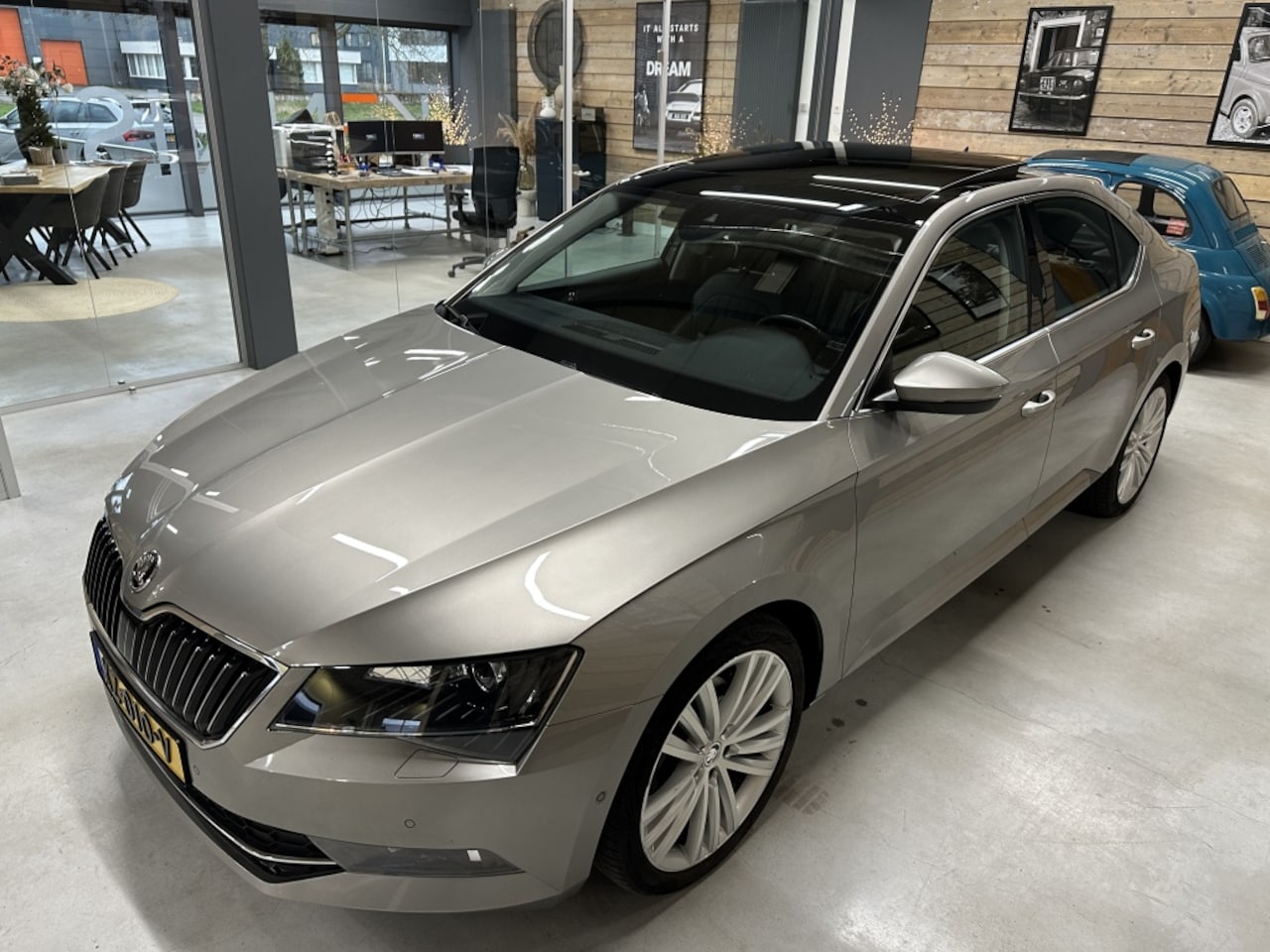 Skoda Superb - 1.4 TSI ACT Styl Bns - AutoWereld.nl