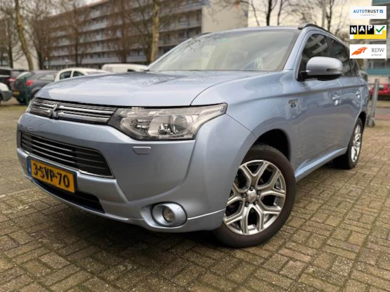 Mitsubishi Outlander - 2.0 PHEV Instyle Camera/Leer/El Klep/Trekh - AutoWereld.nl