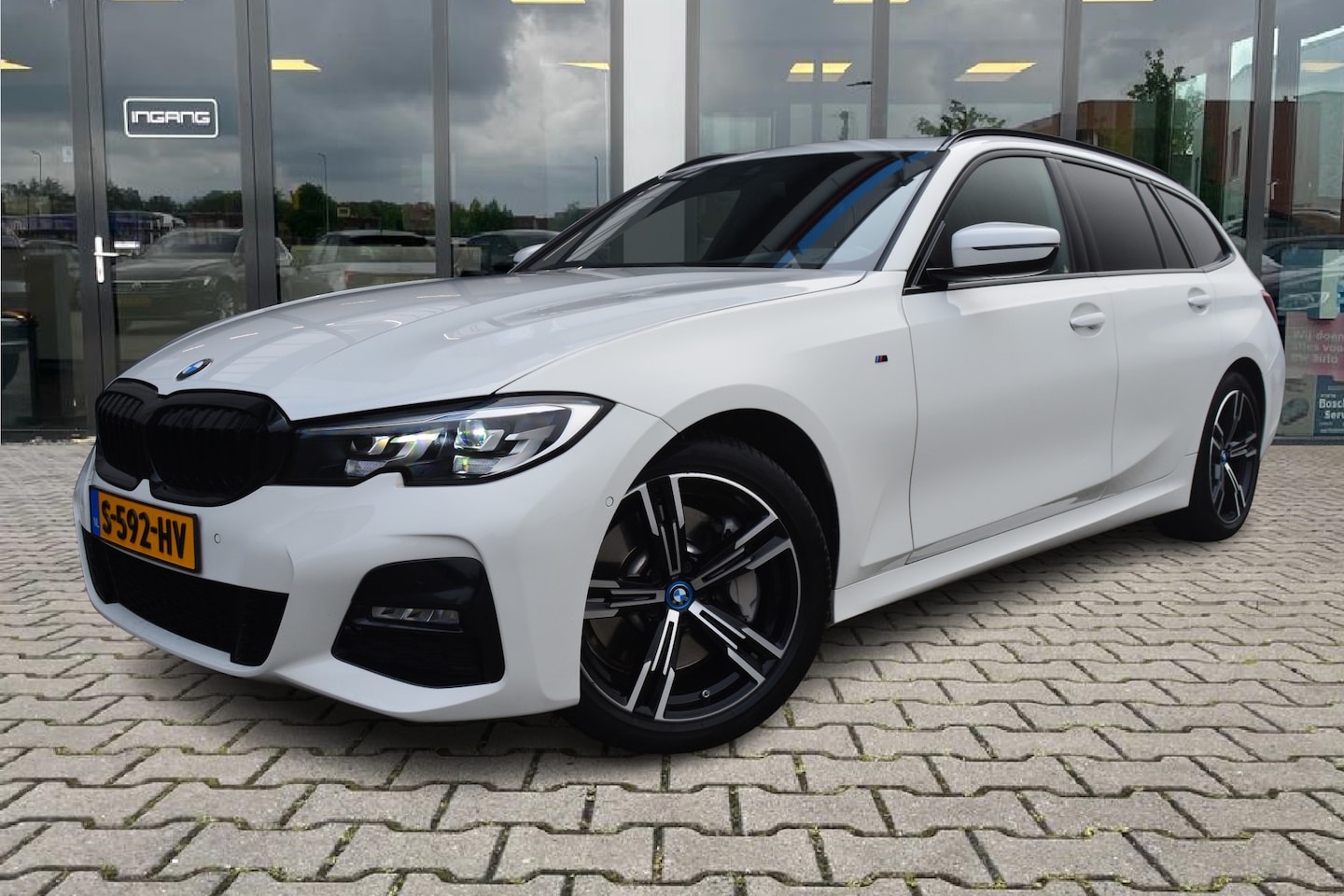 BMW 3-serie Touring - 330i xDrive M-Sport | Pano | Sfeerverlichting | Memory | - AutoWereld.nl