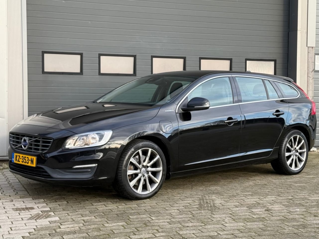 Volvo V60 - 2.4 D5 Hybrid Lease Edition Navi Pdc Trekhaak Euro6! - AutoWereld.nl