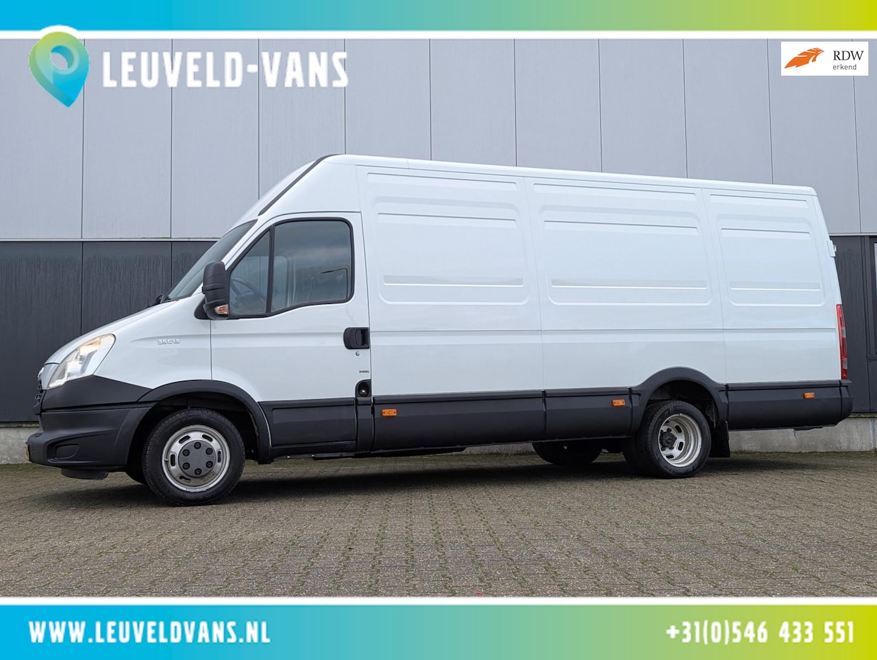 Iveco Daily - 35C13V 395 H2 130PK 3500KG TREKHAAK ACHTERUITRIJCAMERA 3 PERSONEN - AutoWereld.nl