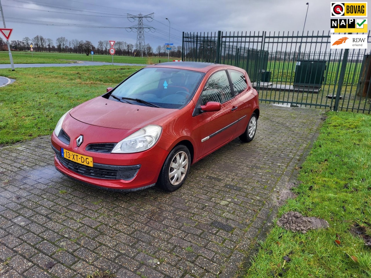 Renault Clio - 1.2 TCE Rip Curl 1.2 TCE Rip Curl - AutoWereld.nl