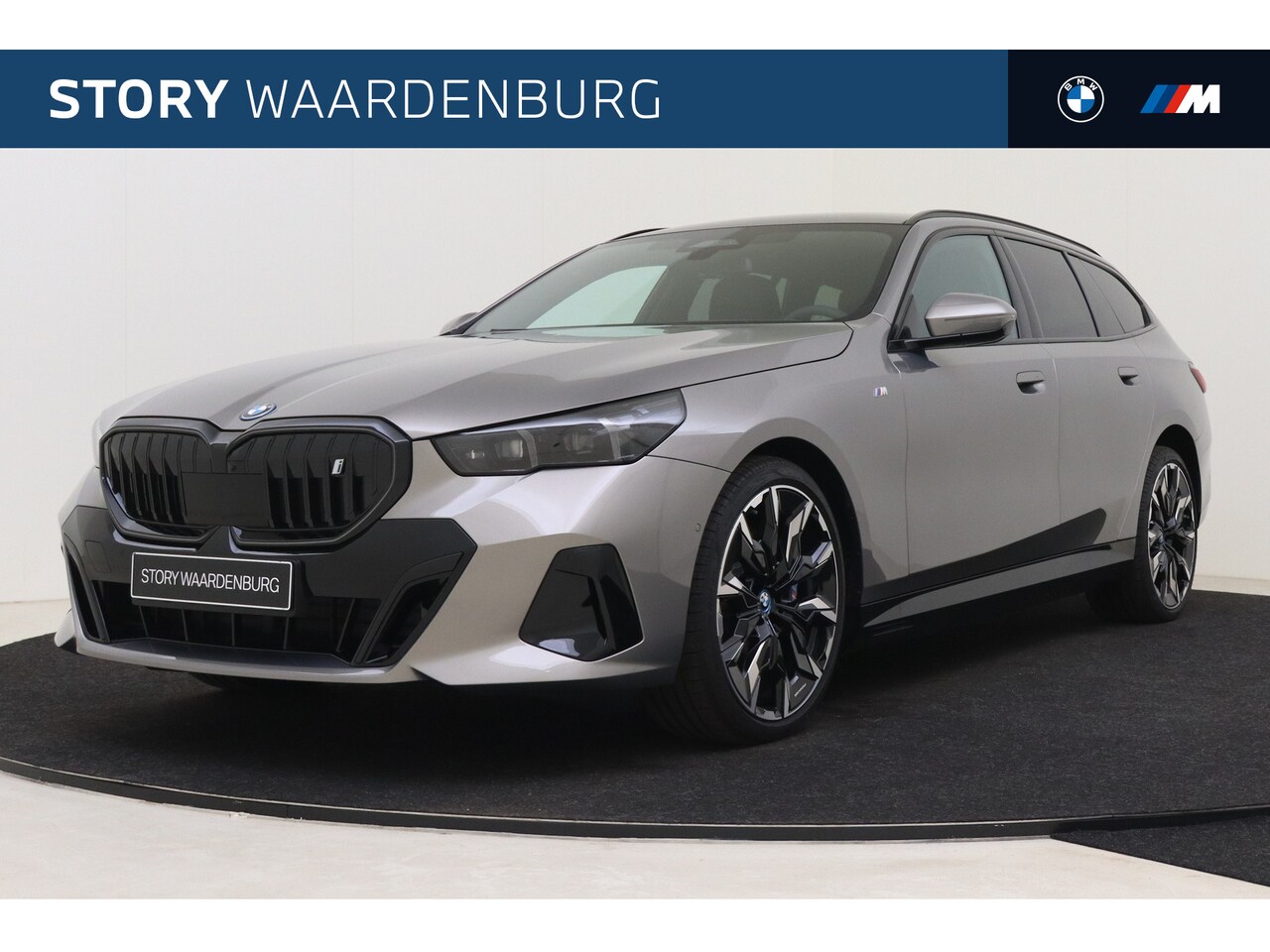 BMW i5 Touring - eDrive40 High Executive M Sport / Panoramadak / Trekhaak / Bowers & Wilkins / Parking Assi - AutoWereld.nl