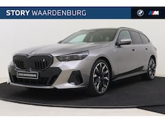 BMW i5 Touring - eDrive40 High Executive M Sport / Panoramadak / Trekhaak / Bowers & Wilkins / Parking Assi