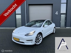 Tesla Model 3 - Long Range AWD 75 kWh Pearl White in BTW Pano