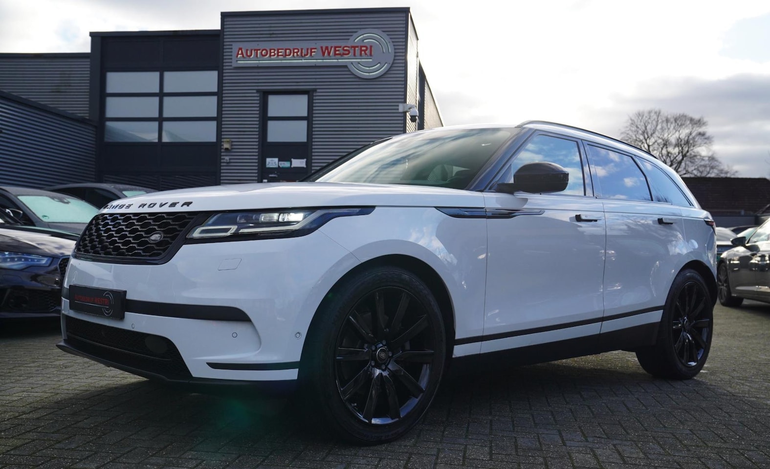 Land Rover Range Rover Velar - 3.0 V6 AWD R-Dynamic SE | Panorama | Meridian Sound System | Luxe Leder | Camera | 100% on - AutoWereld.nl