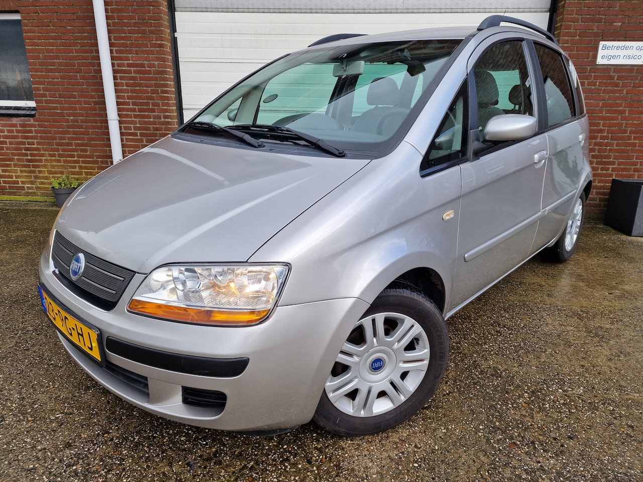 Fiat Idea - 1.4-16V Emotion Zeer nette Fiat Idea 1.4 16V Emotion. Clima, cruis, Parkeersensoren, lm velgen, 130.981km - AutoWereld.nl