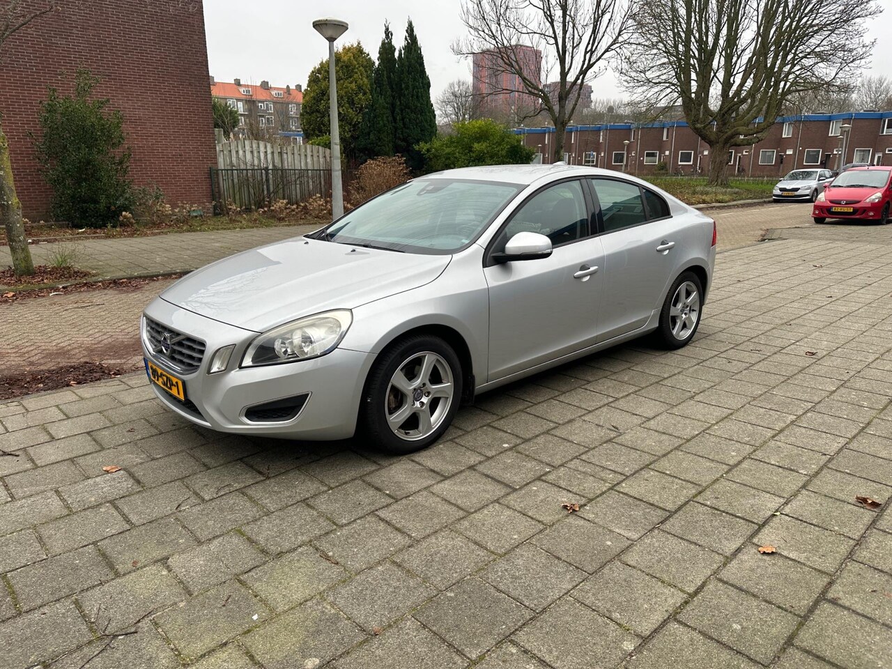 Volvo S60 - 1.6 T3 110kw NAP Leder Airco Cruise - AutoWereld.nl