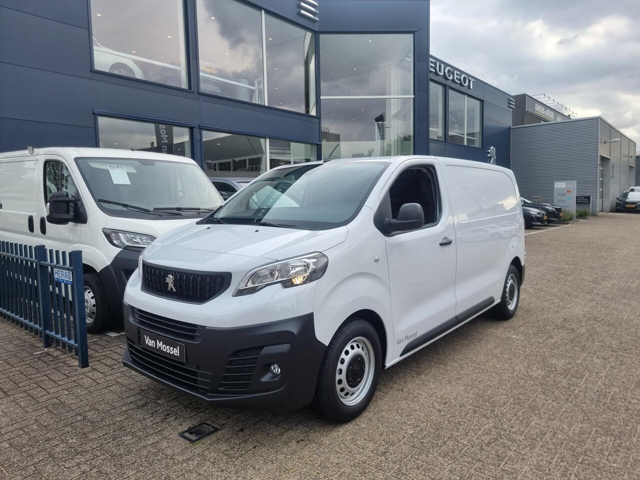 Peugeot Expert - 1.5 BlueHDI 100 S&S L3 | 0% RENTE | TREKHAAK VOORBEREIDING | ZEER COMPLEET! | DIRECT LEVER - AutoWereld.nl