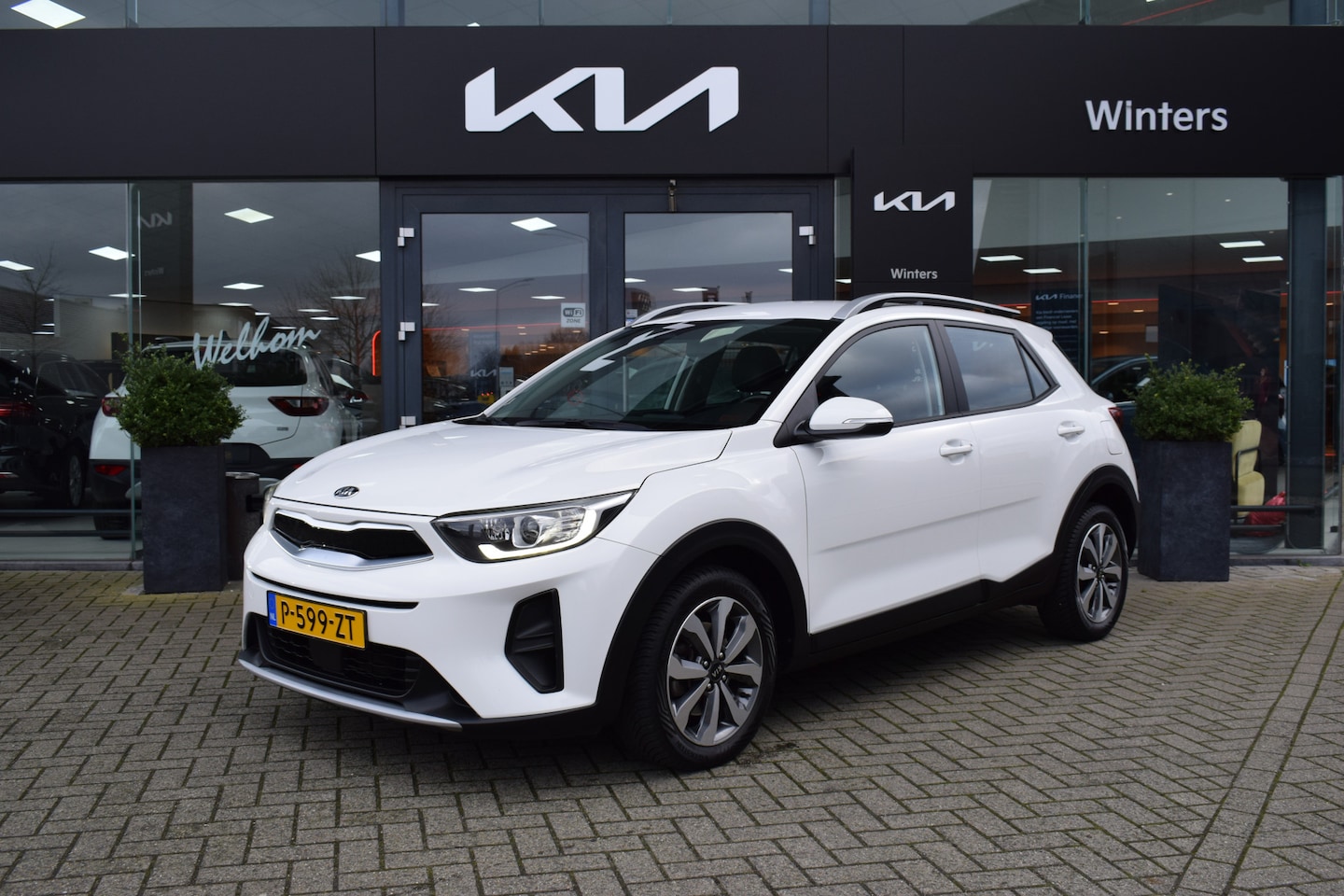 Kia Stonic - 1.0 T-GDi/120pk DynamicLine DCT7/Autom. ECC Cr.Control Navi+Camera BT+USB Stoel+Stuur-Verw - AutoWereld.nl